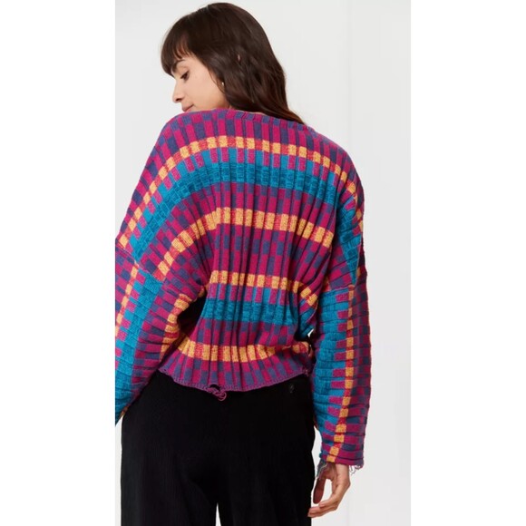 URBAN OUTFITTERS Teagan Distressed Cropped Sweater Festival Beach Size XS - Picture 3 of 8